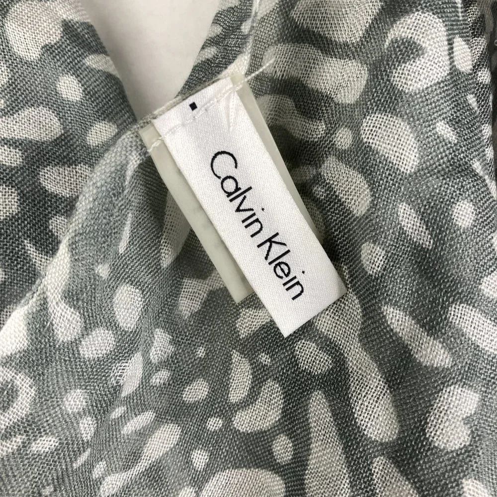Calvin Klein Womens Gray Leopard Print Wrap Scarf